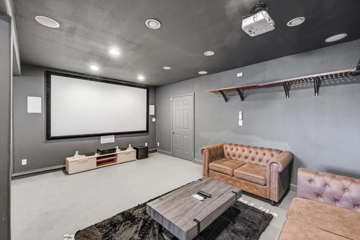Stunning 5Br 2Ba Holiday Home With Private Pool And Cinema Dallas Buitenkant foto