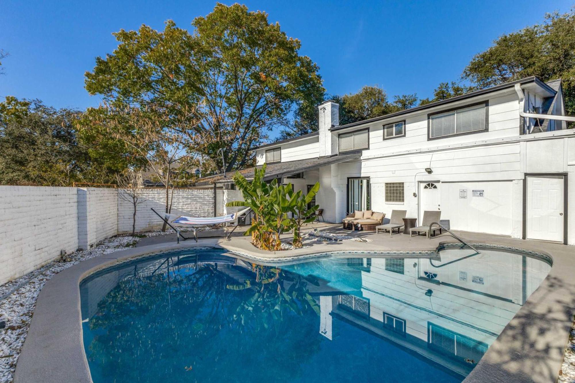 Stunning 5Br 2Ba Holiday Home With Private Pool And Cinema Dallas Buitenkant foto